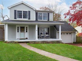 27 Essex Ct, Port Washington, NY 11050