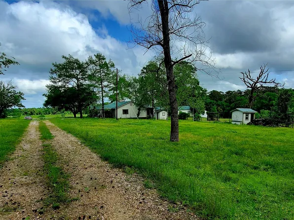 300 J W Reneau Rd, Livingston, TX 77351