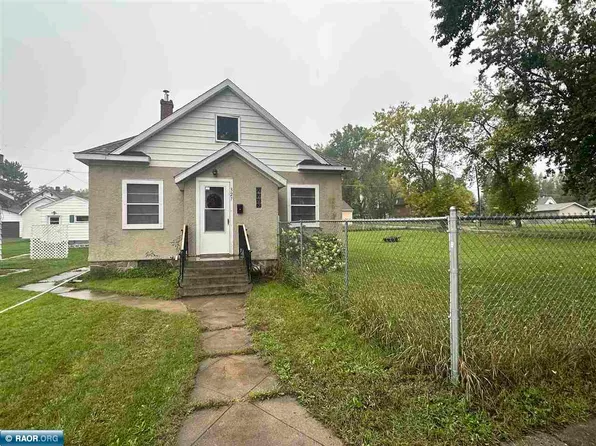 327 7th St SW, Chisholm, MN 55719