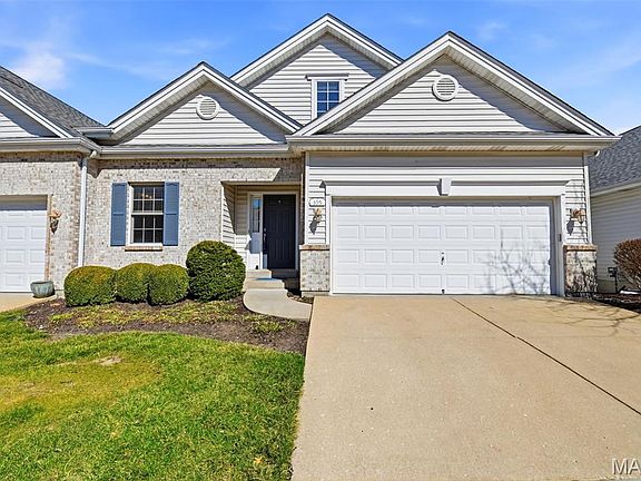 2nd image of 105 Worthington Cir #34