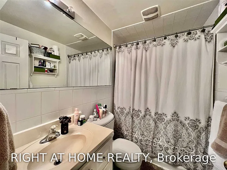 1198 Avenue Rd #B — Photo 10