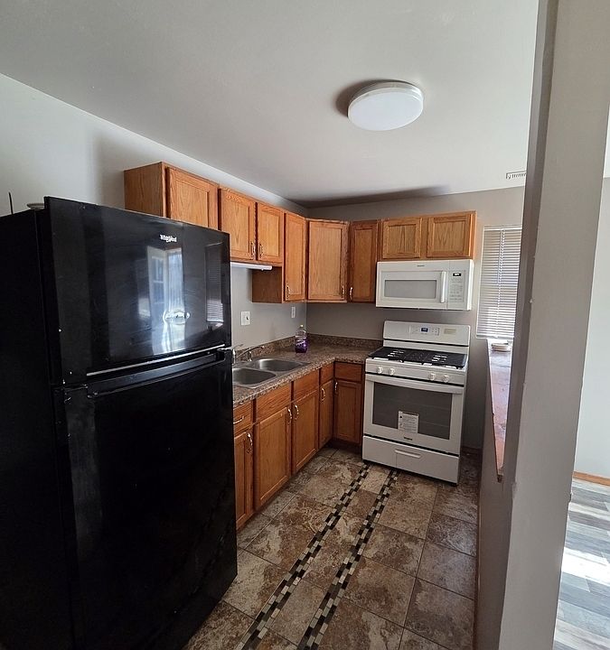 1st image of 926 Greenwood Ave #2