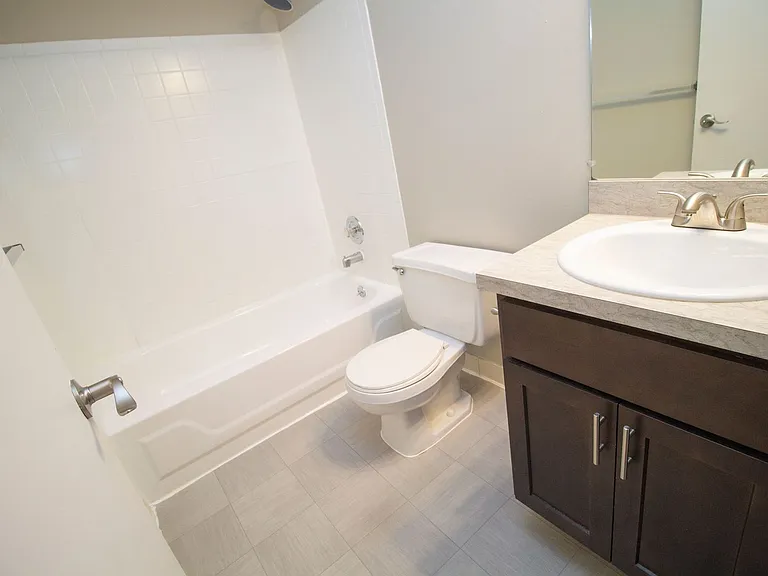 Whispering Winds Apartments — Photo 28