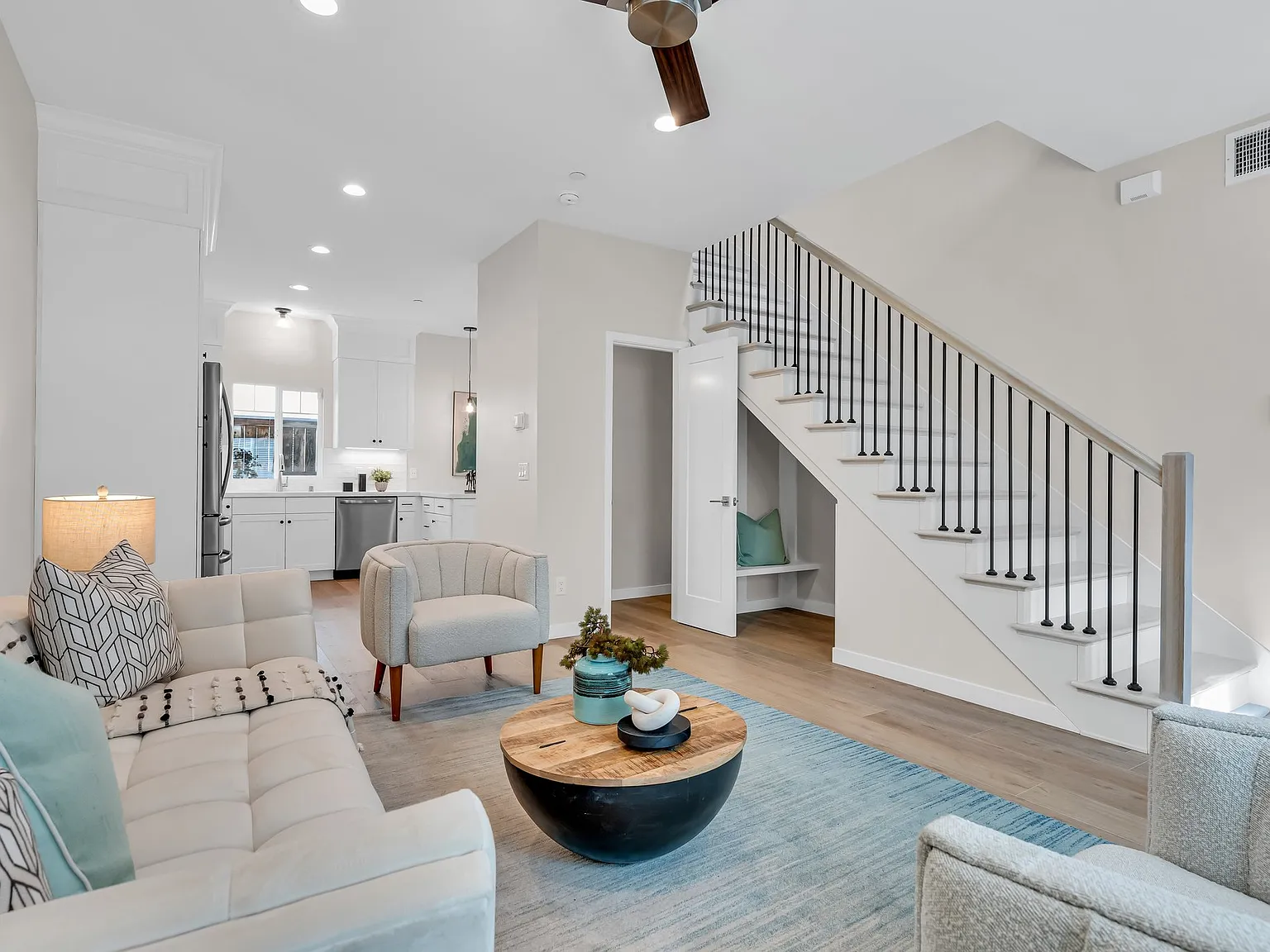 3 bed, 2.5 bath, 1600 sqft, $4,150 — Photo 4