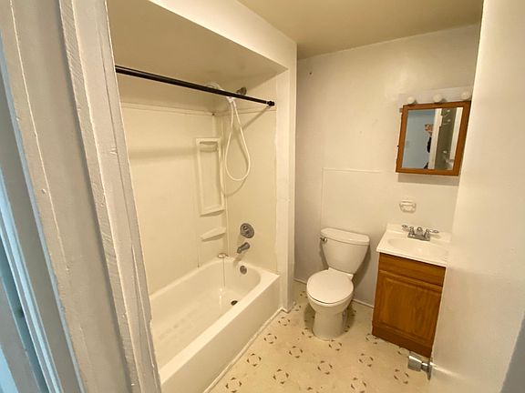 4th image of 84 Sitgreaves St APT 1
