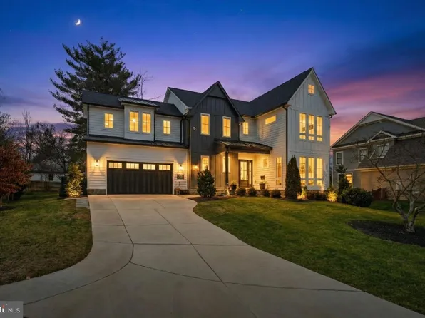 311 Albrecht Cir SW, Vienna, VA 22180