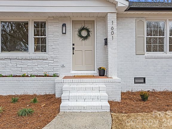 3rd image of 1601 Keeling Pl