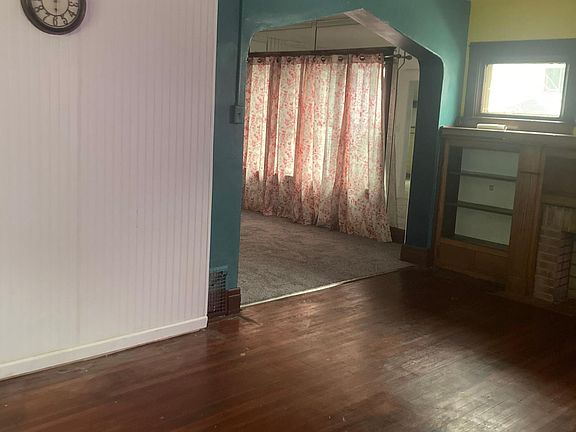 4th image of 213 Millicent Ave #1