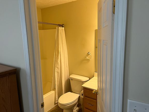 3rd image of 1440 W Daniel Dr