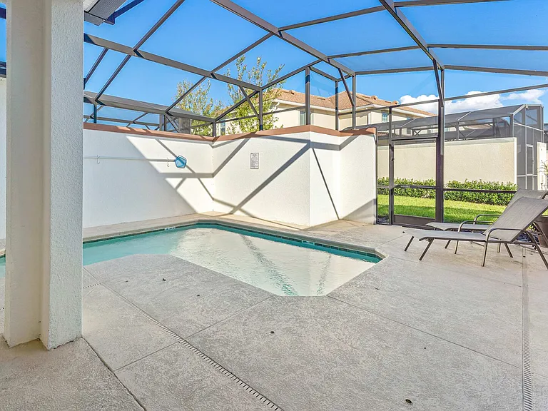 Romeo Cir — Photo 19