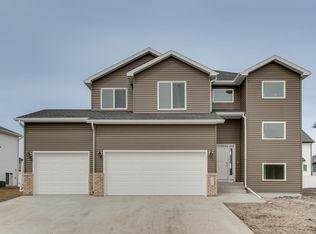 5816 James Dr W, West Fargo, ND 58078