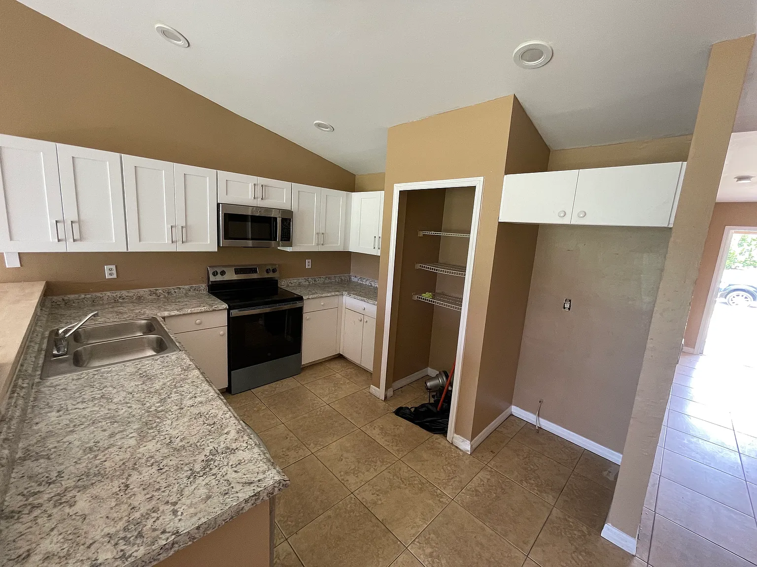 3 bed, 1161 sqft, $1,395 — Photo 4