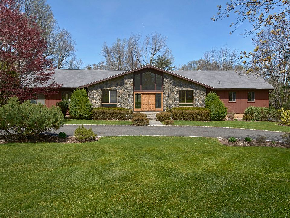 1st image of 33 Rolling Hills Ln