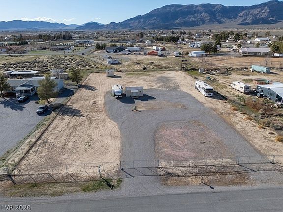 3rd image of 5260 Mooncrest Ave