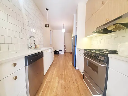 Rented by Delmark Realty LLC | media 2