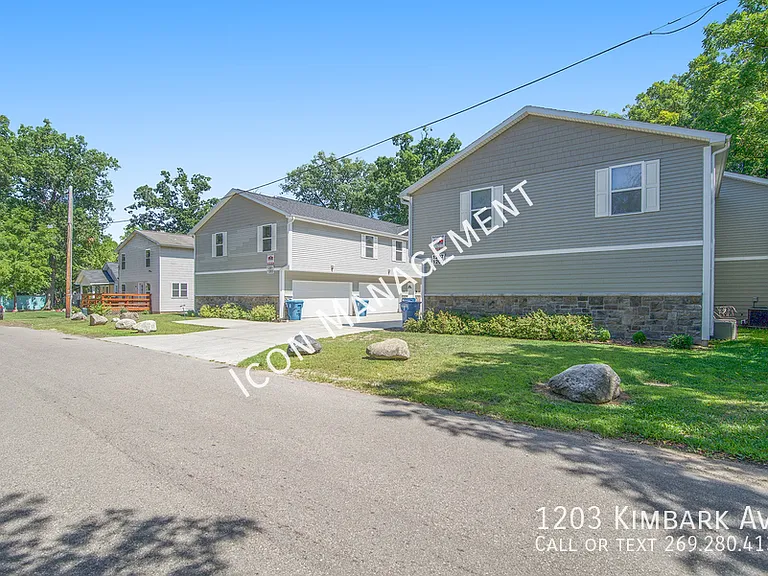 1203 Kimbark Ave — Photo 3
