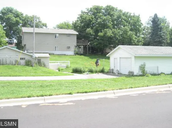 621 Church St W, Belle Plaine, MN 56011