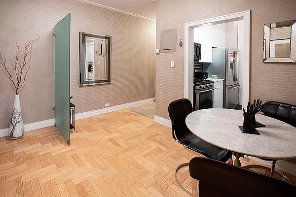 Sold by Empire State Properties | media 13
