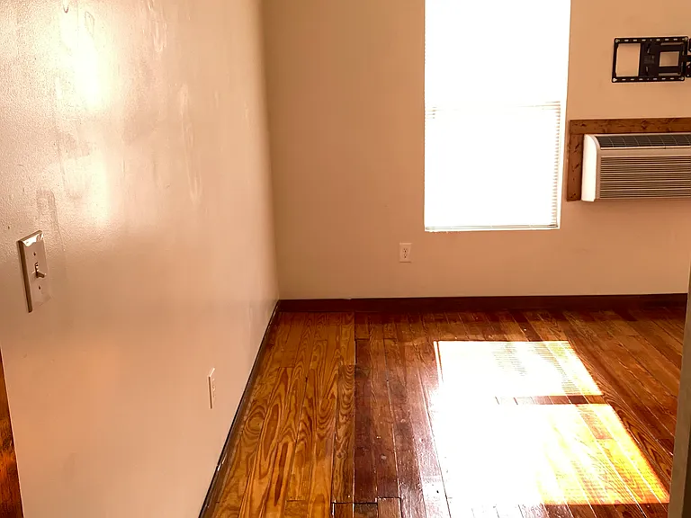 2333 Victor St — Photo 18