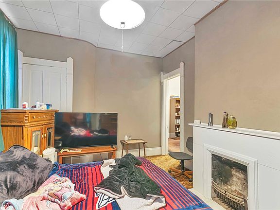 4th image of 1844 W 48th St