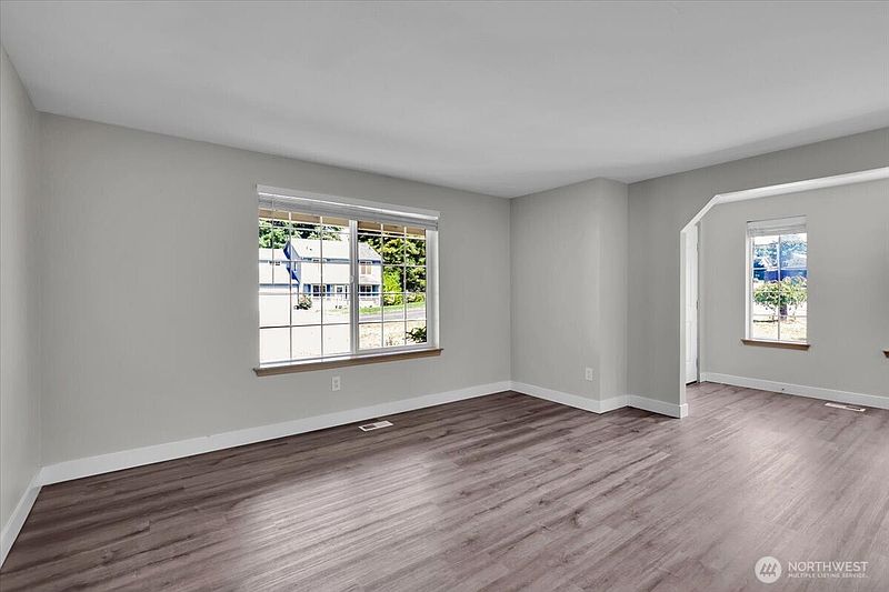 5th image of 814 291st Street E