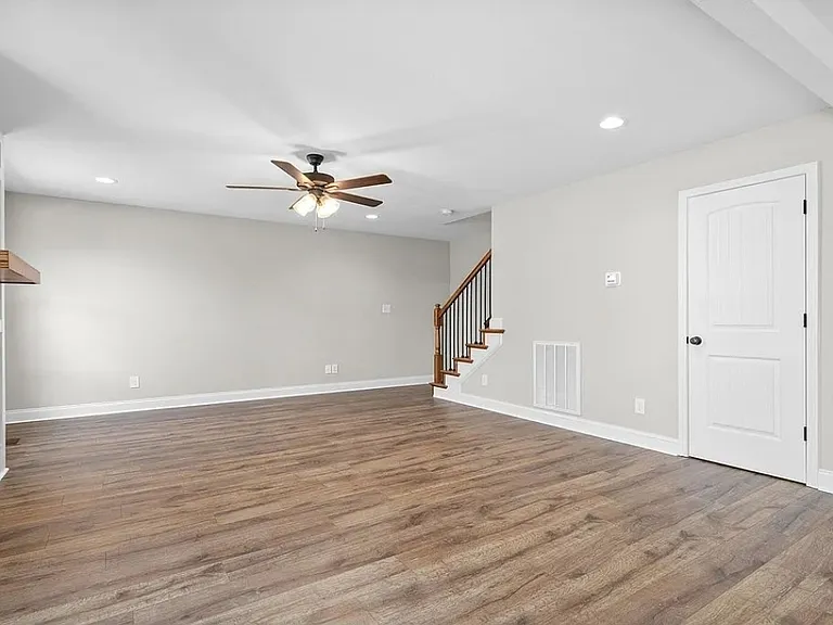 736 Banister Dr — Photo 15