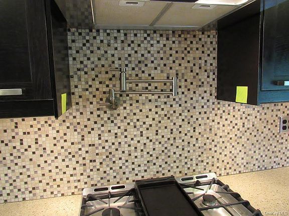 5th image of 3 Brookside Dr W