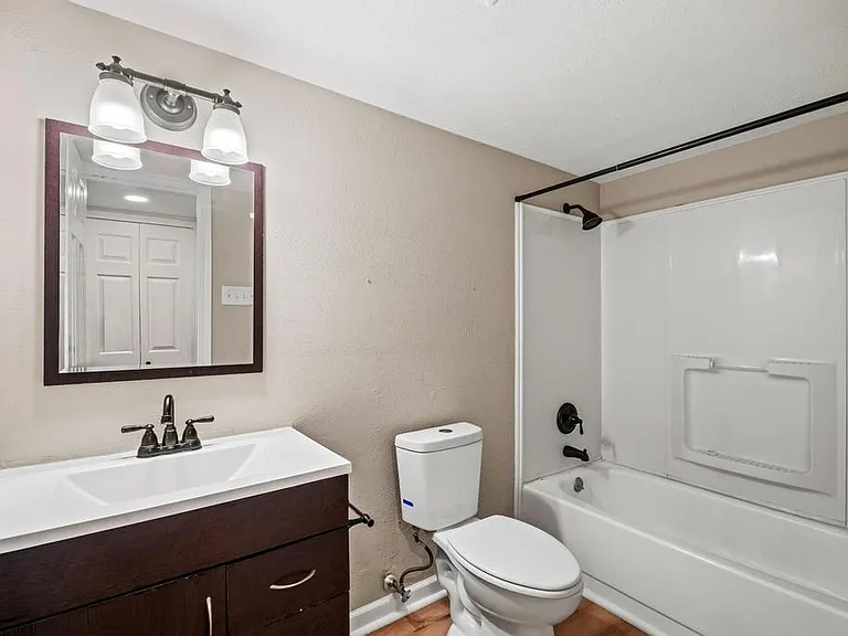 5201 Marks Cir — Photo 11