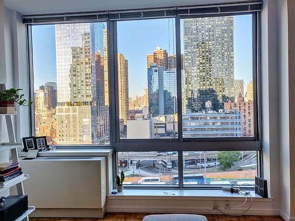 3rd image of 455 W 37th St APT 1019