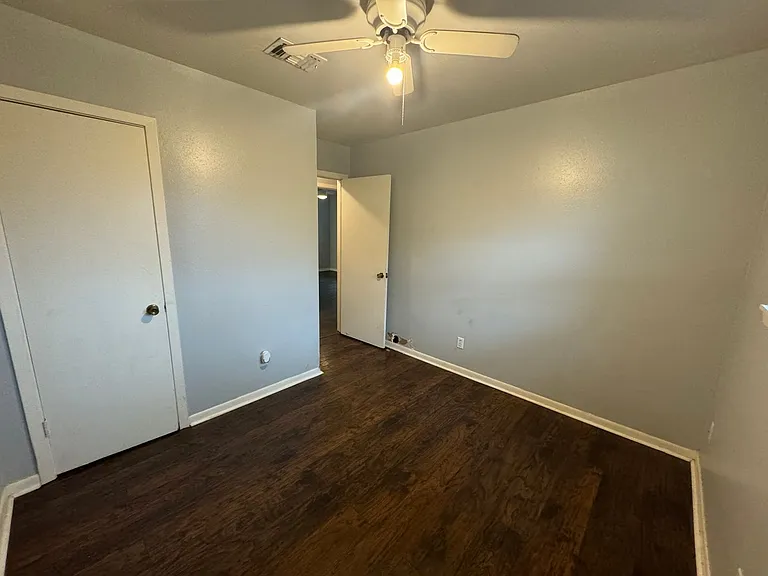 3002 Hazel Cir — Photo 3