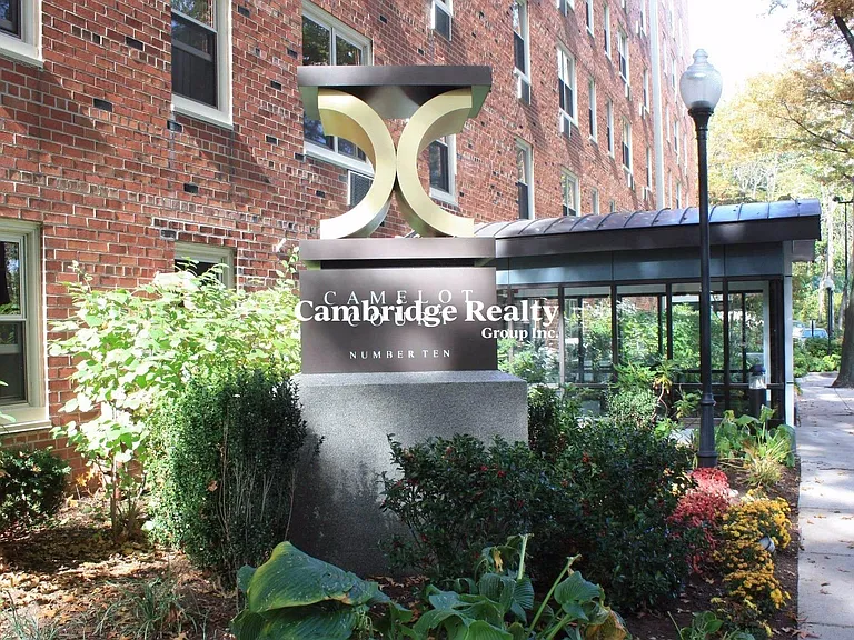 11 Camelot Ct #4T — Photo 1