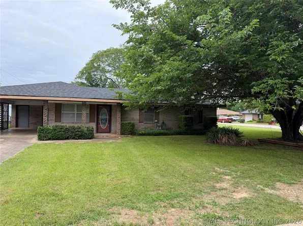 1303 Twin Lakes Dr, Madill, OK 73446