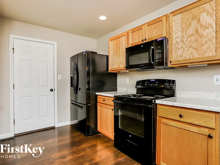 283 Cambridgeshire Ct — Photo 5