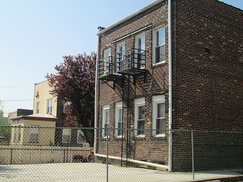 2nd image of 1609 S Wood Ave