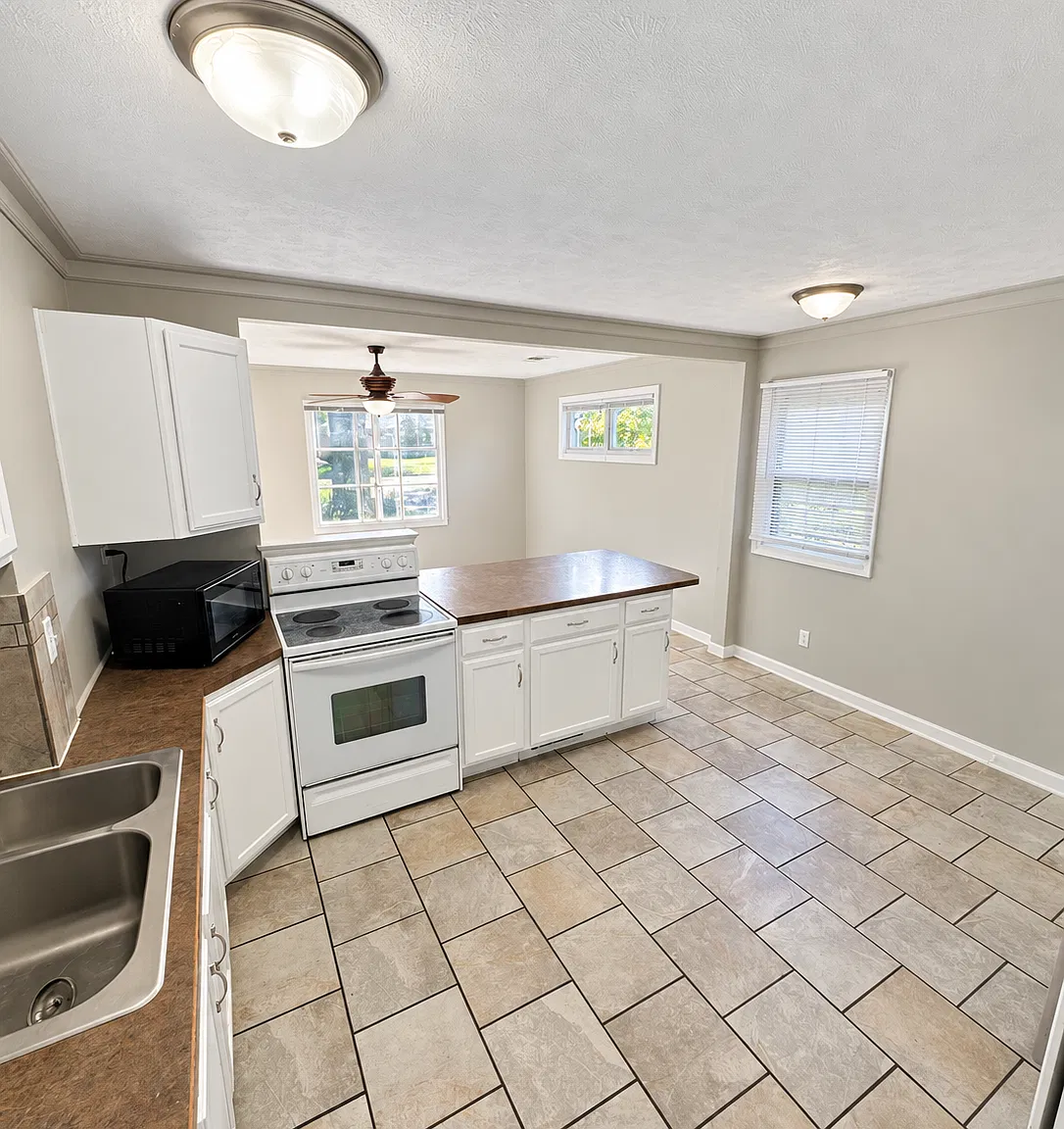 2 bed, 720 sqft, $1,300 — Photo 3