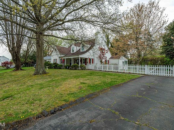 3rd image of 215 E Gilmer Park