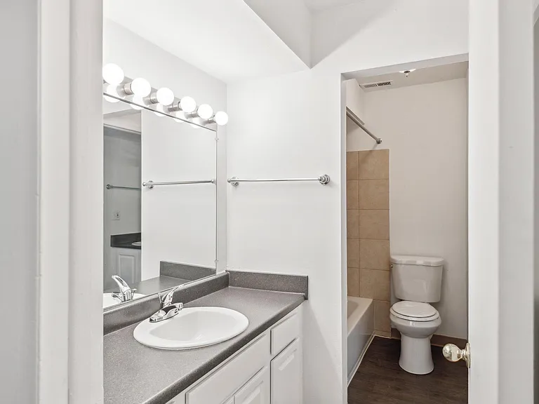Kimberly Club Apartments — Photo 10