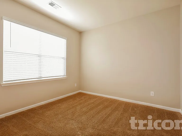 250 Fenwick Dr — Photo 10