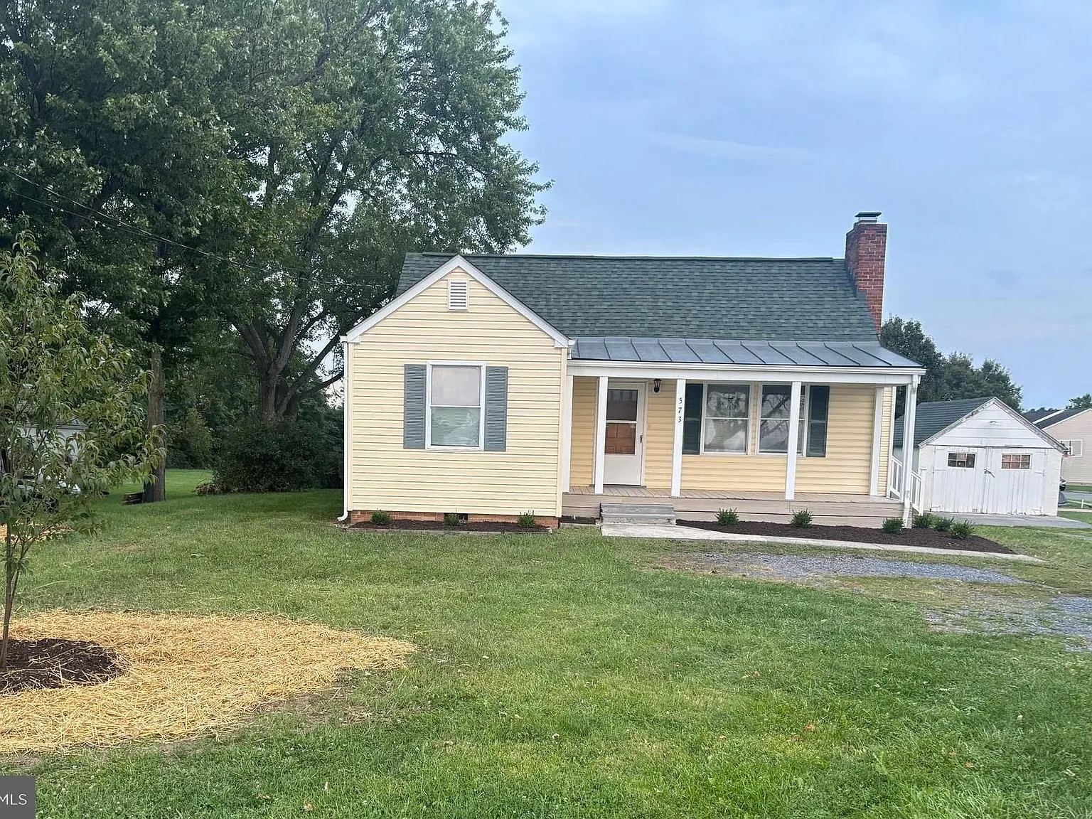 3 bed, 1.0 bath, 1752 sqft, $1,750 — Photo 1