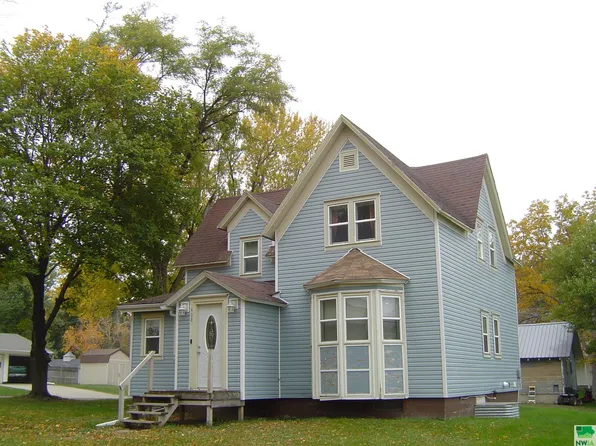 408 Elm St, Ireton, IA 51027