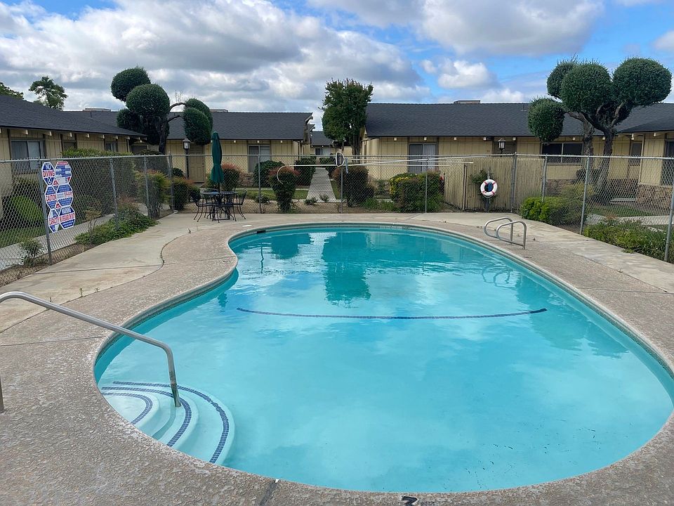 Casa De Dallas 1712 Howard Rd Madera CA Zillow