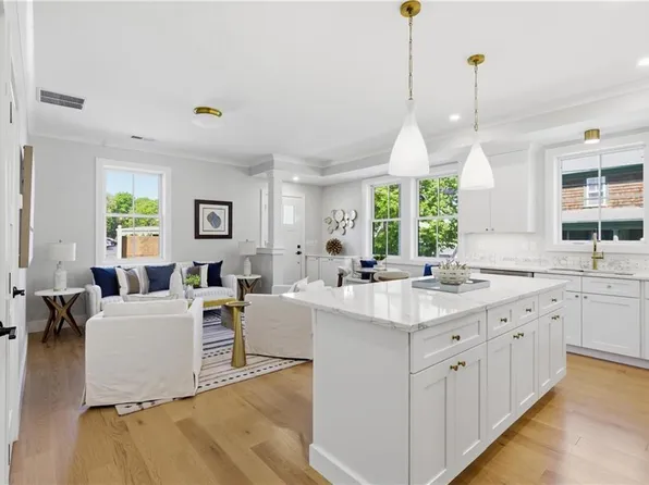 67 Queen St #2C, East Greenwich, RI 02818