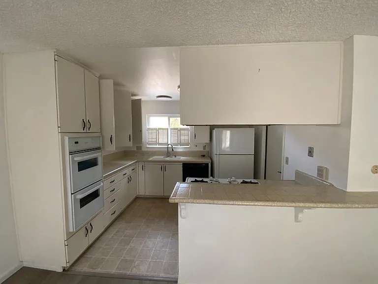 401 Massachusetts Ave — Photo 15