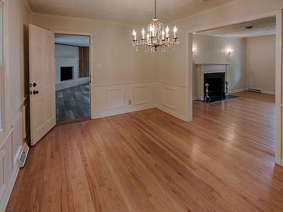 4th image of 216 Sutton Ln