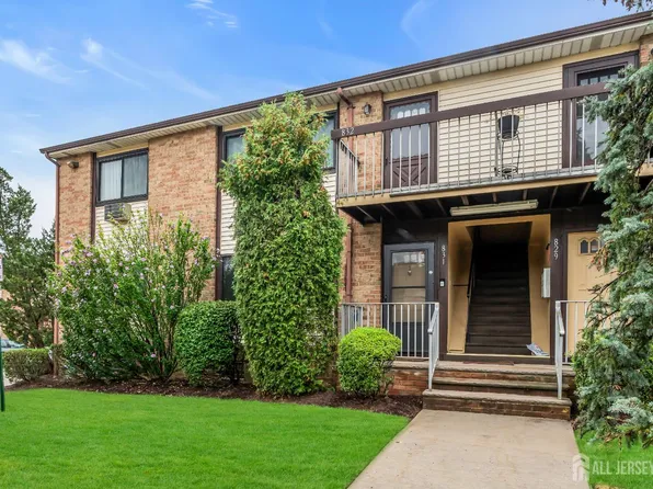 831 Cricket Ln, Woodbridge, NJ 07095