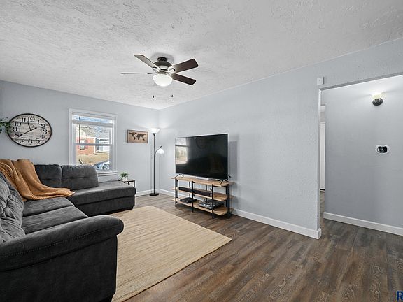 4th image of 700 S Glendale Ave