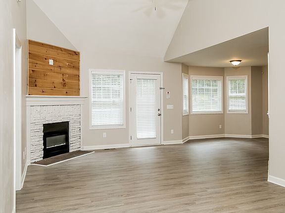 5th image of 305 Talon Dr SE