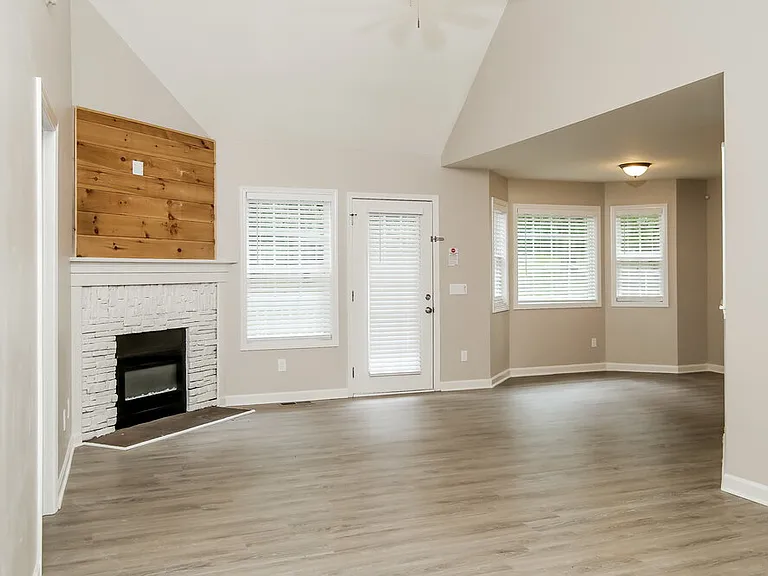 305 Talon Dr SE — Photo 5