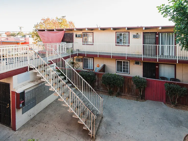 52nd Street Apartments — Photo 15