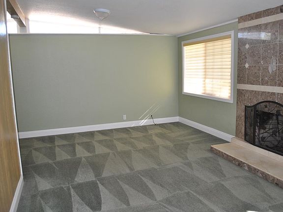 3rd image of 1478 Amesbury Way